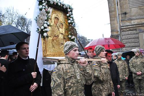 Вулицями Львова пройшла велелюдна хода-молитва Вервиці за новітніх Героїв України.(ФОТО)